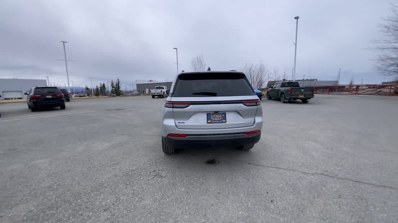 Thumbnail: 2026 Jeep Grand Cherokee - 11