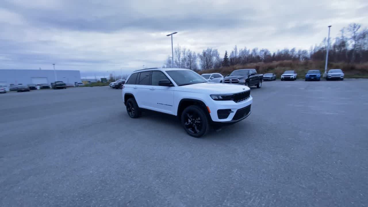 Thumbnail: 2025 Jeep Grand Cherokee - 7