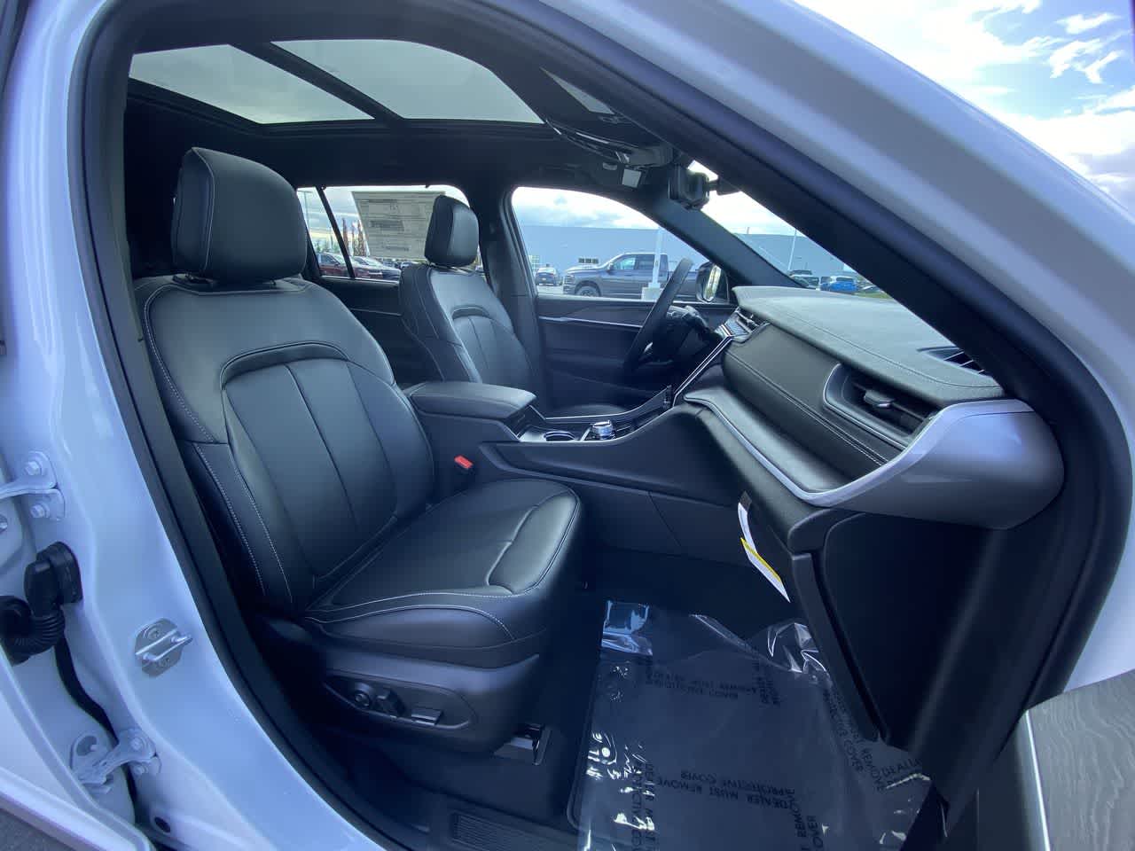 Thumbnail: 2025 Jeep Grand Cherokee - 27
