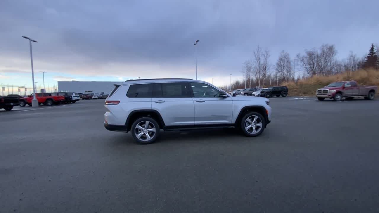 Thumbnail: 2025 Jeep Grand Cherokee - 15