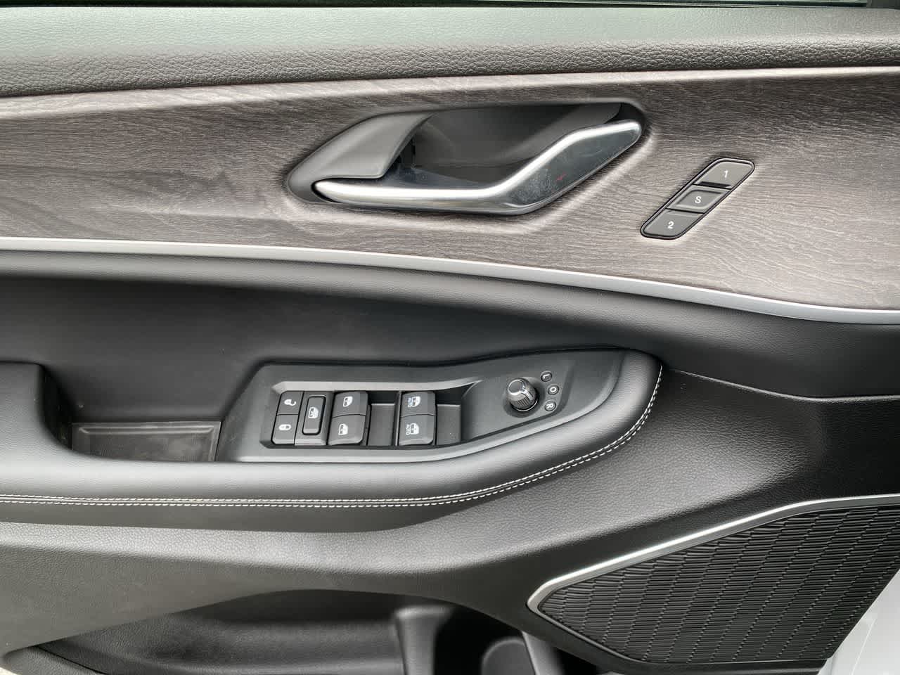 Thumbnail: 2025 Jeep Grand Cherokee - 19