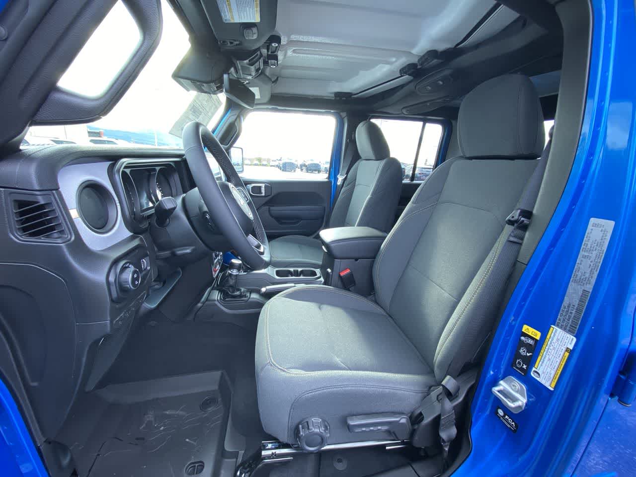 Thumbnail: 2025 Jeep Gladiator - 17