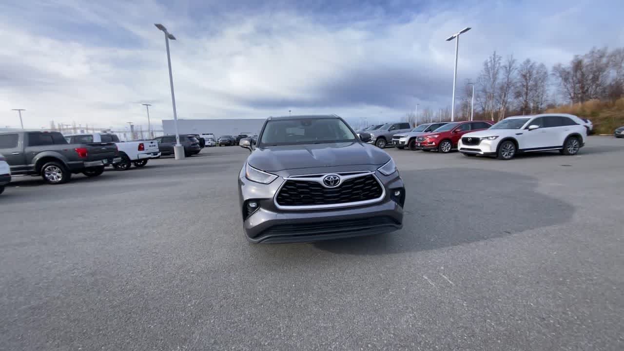 Thumbnail: 2024 Toyota Highlander - 12