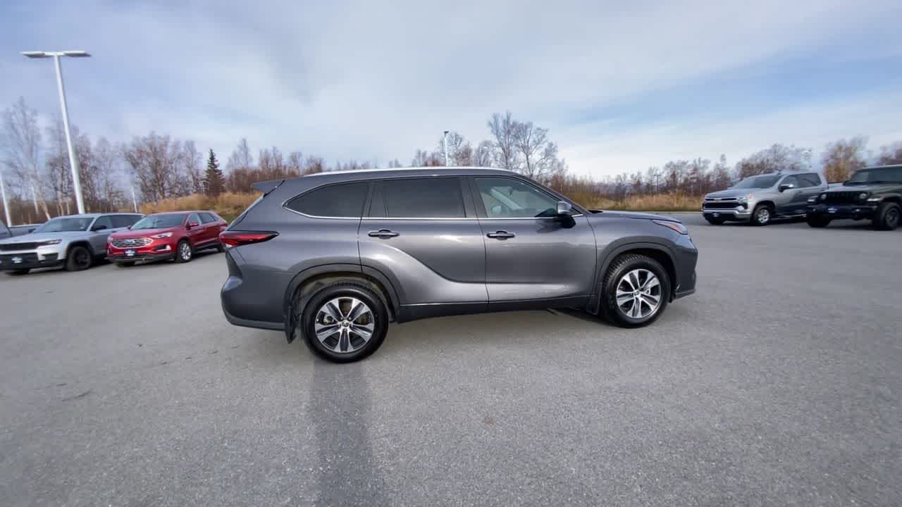 Thumbnail: 2024 Toyota Highlander - 15