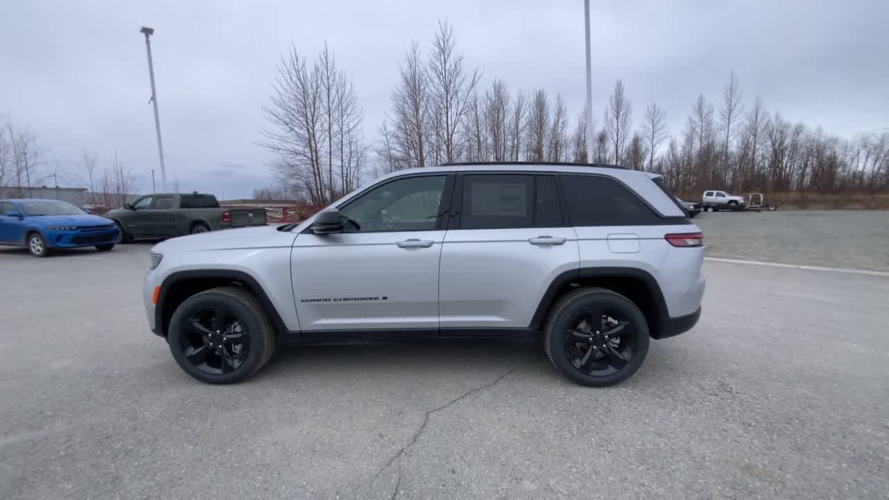 Thumbnail: 2026 Jeep Grand Cherokee - 7