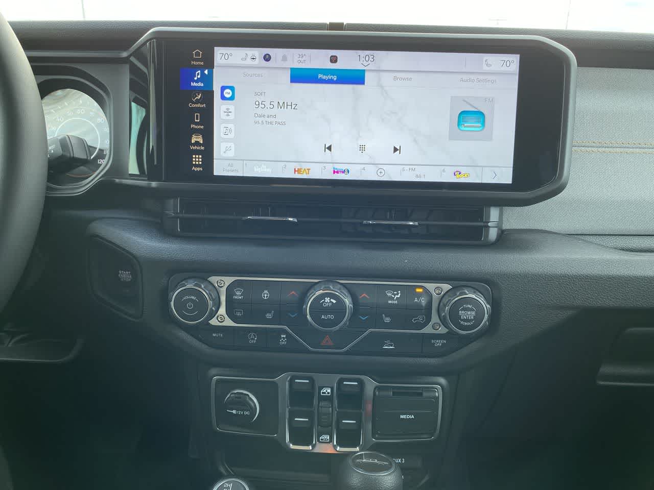 Thumbnail: 2025 Jeep Gladiator - 16