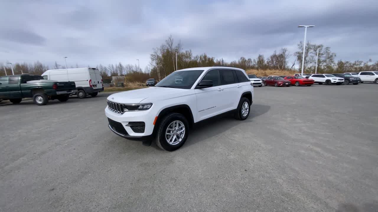 Thumbnail: 2025 Jeep Grand Cherokee - 9