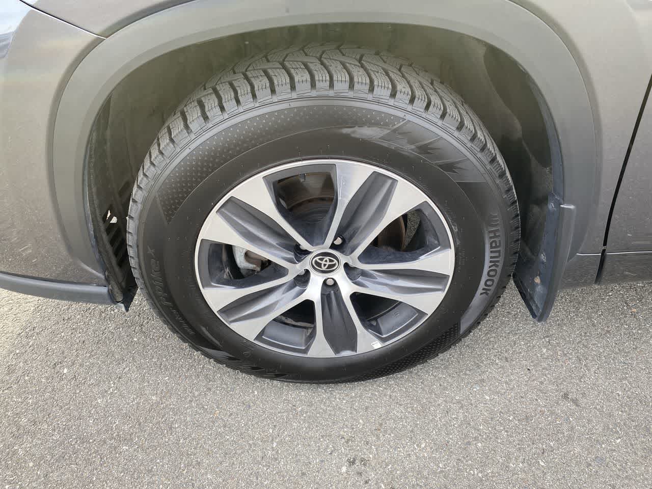 Thumbnail: 2024 Toyota Highlander - 16