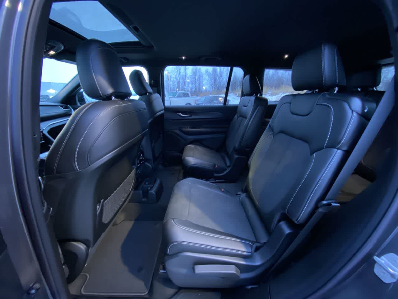 Thumbnail: 2025 Jeep Grand Cherokee - 24