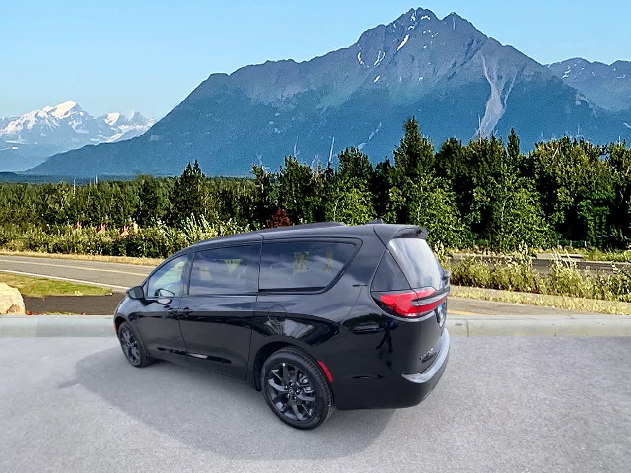 Thumbnail: 2025 Chrysler Pacifica - 3