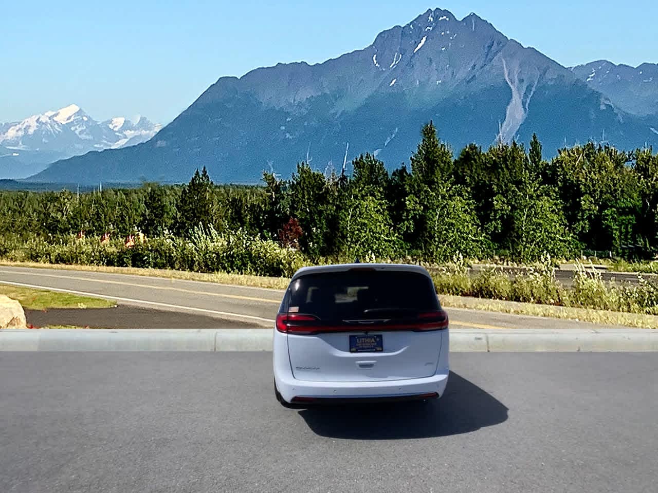 Thumbnail: 2027 Chrysler Pacifica - 4