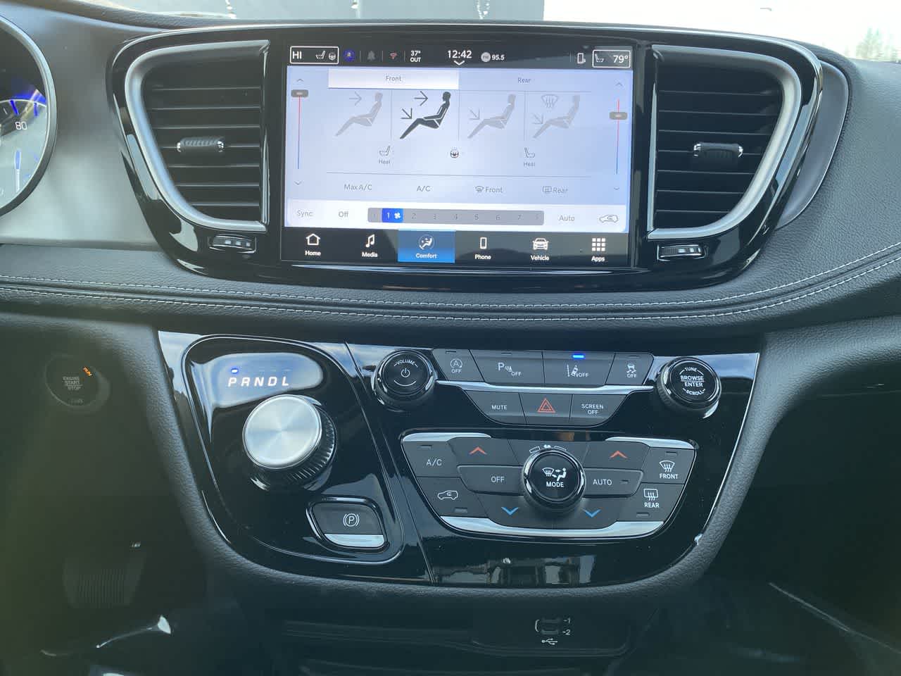 Thumbnail: 2026 Chrysler Pacifica - 19