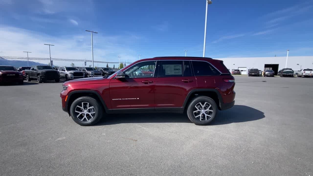 Thumbnail: 2025 Jeep Grand Cherokee - 7