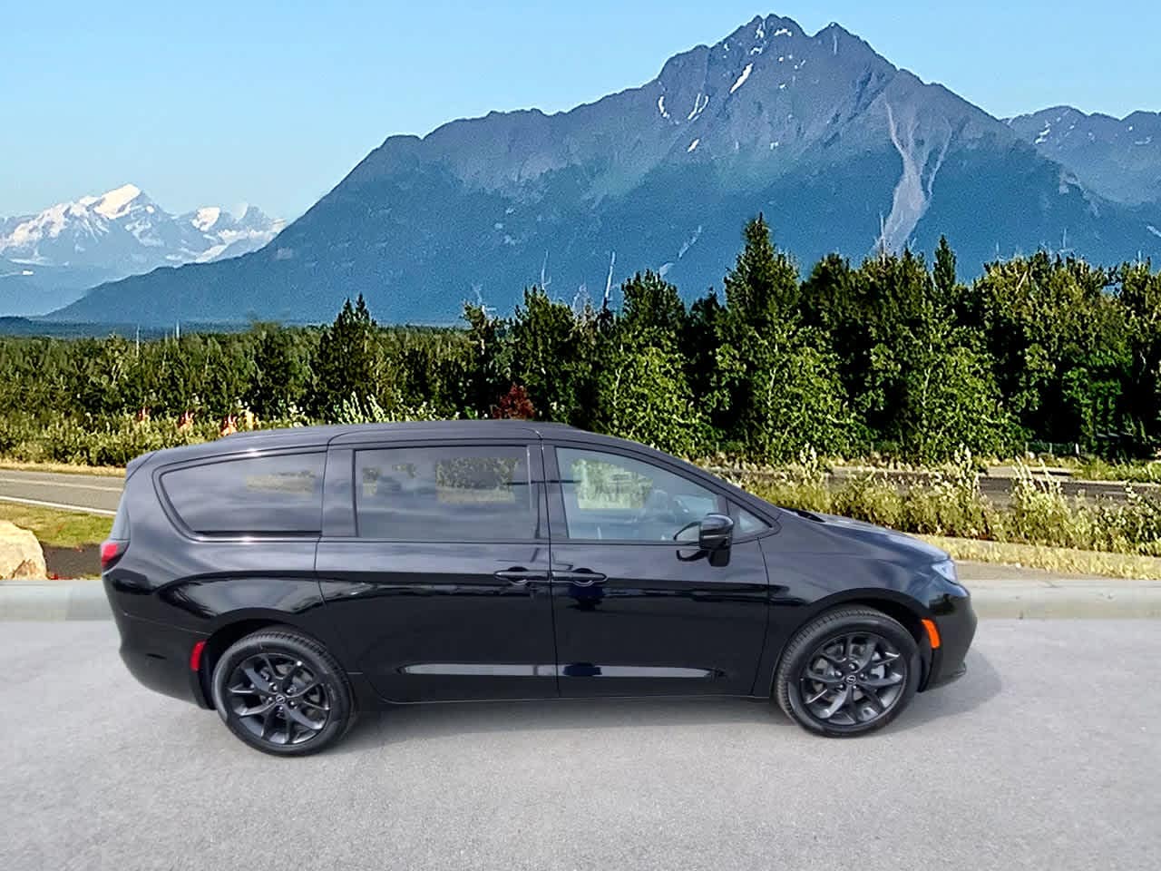 Thumbnail: 2025 Chrysler Pacifica - 6