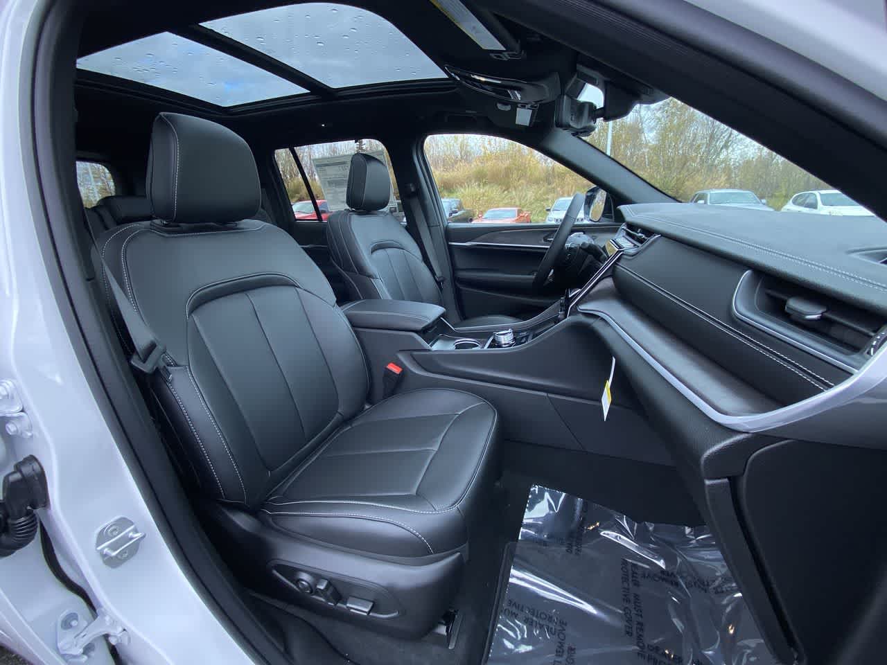 Thumbnail: 2025 Jeep Grand Cherokee - 27