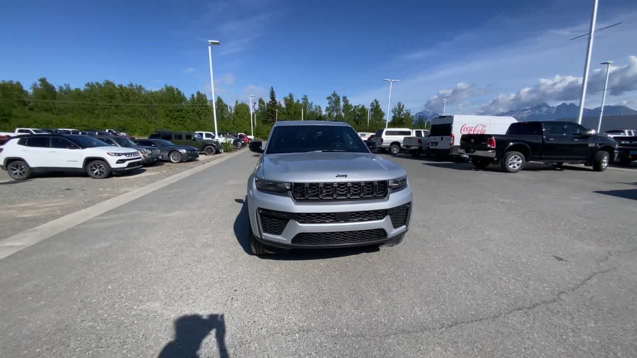 Thumbnail: 2026 Jeep Grand Cherokee - 8