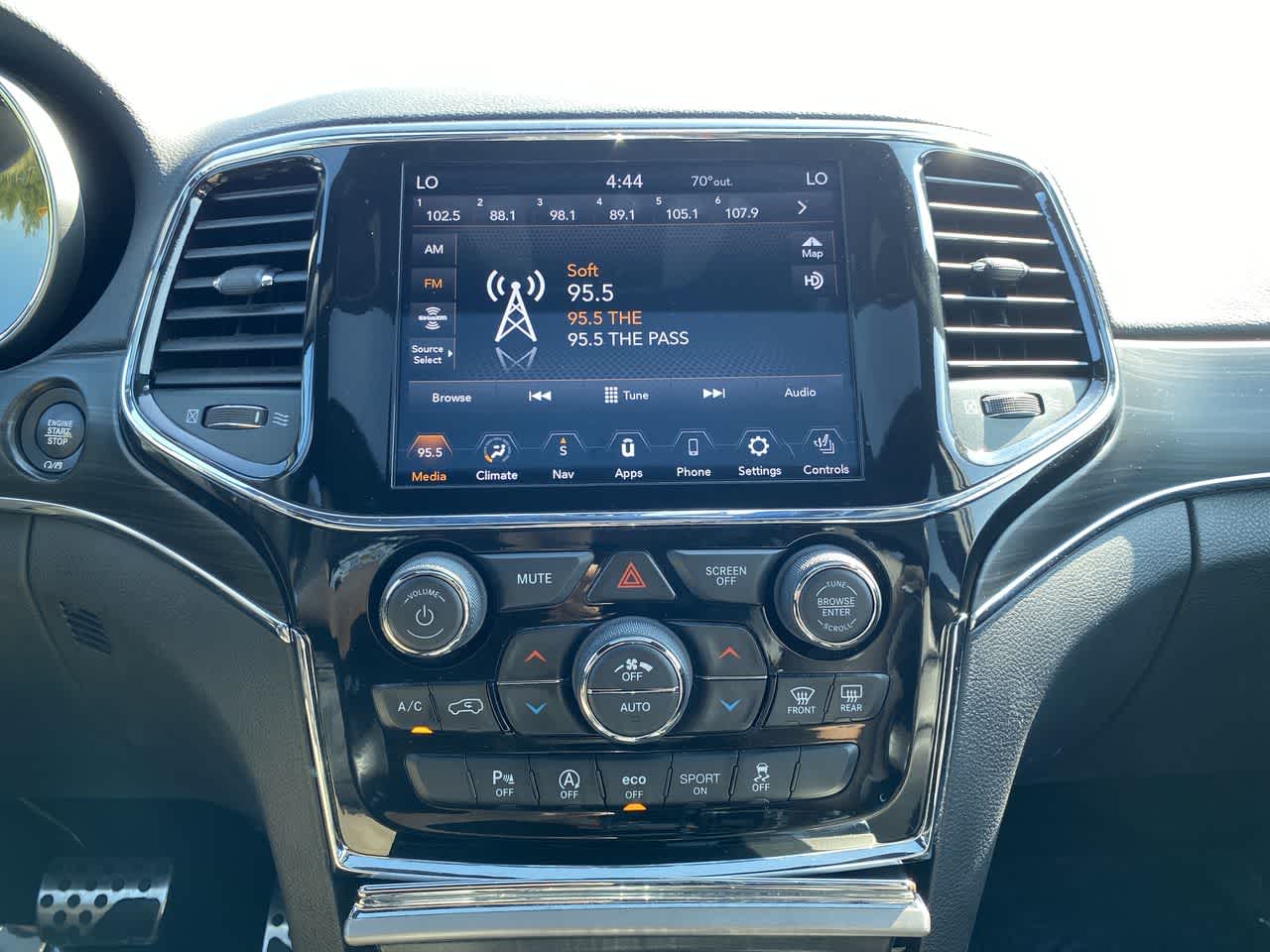 Thumbnail: 2022 Jeep Grand Cherokee - 22