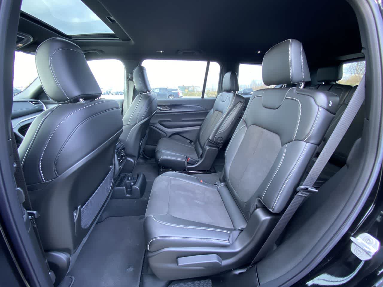 Thumbnail: 2025 Jeep Grand Cherokee - 25