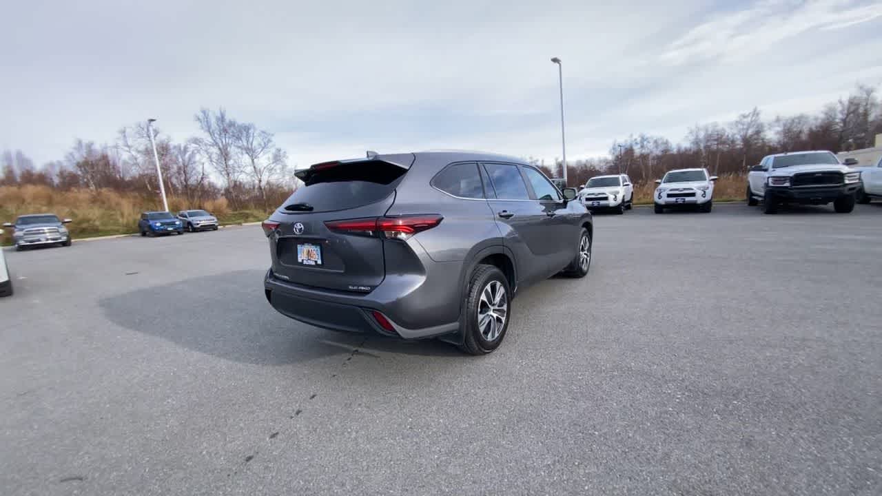 Thumbnail: 2024 Toyota Highlander - 13