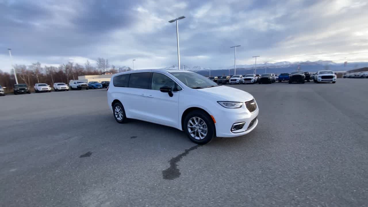 Thumbnail: 2026 Chrysler Pacifica - 7