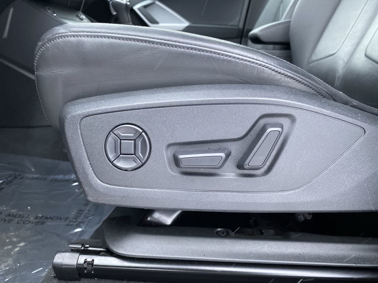 Thumbnail: 2024 Audi Q3 - 12