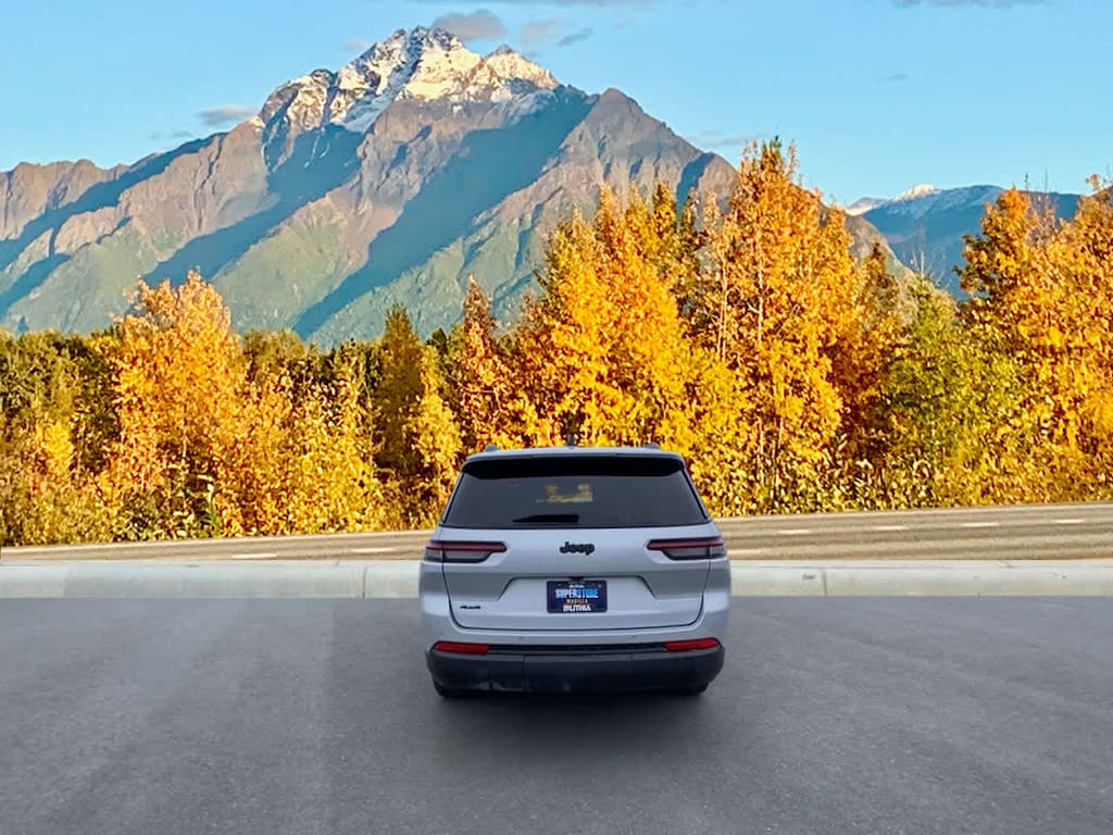 Used 2024 Jeep Grand Cherokee L Laredo SUV