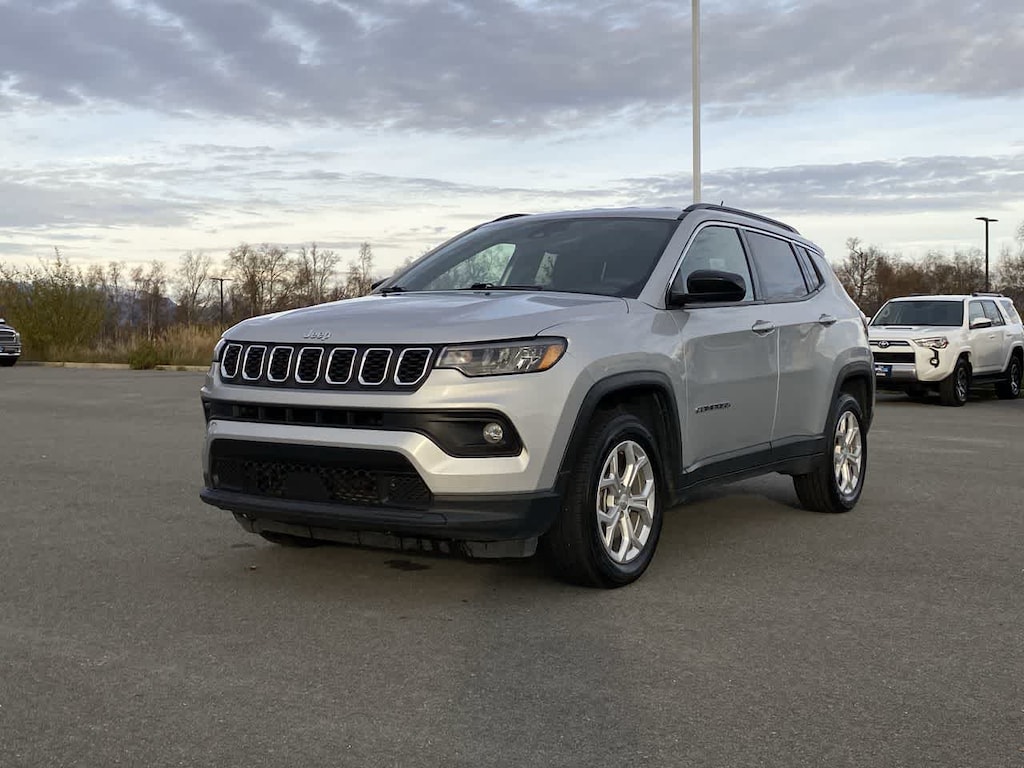 Used 2024 Jeep Compass Latitude SUV