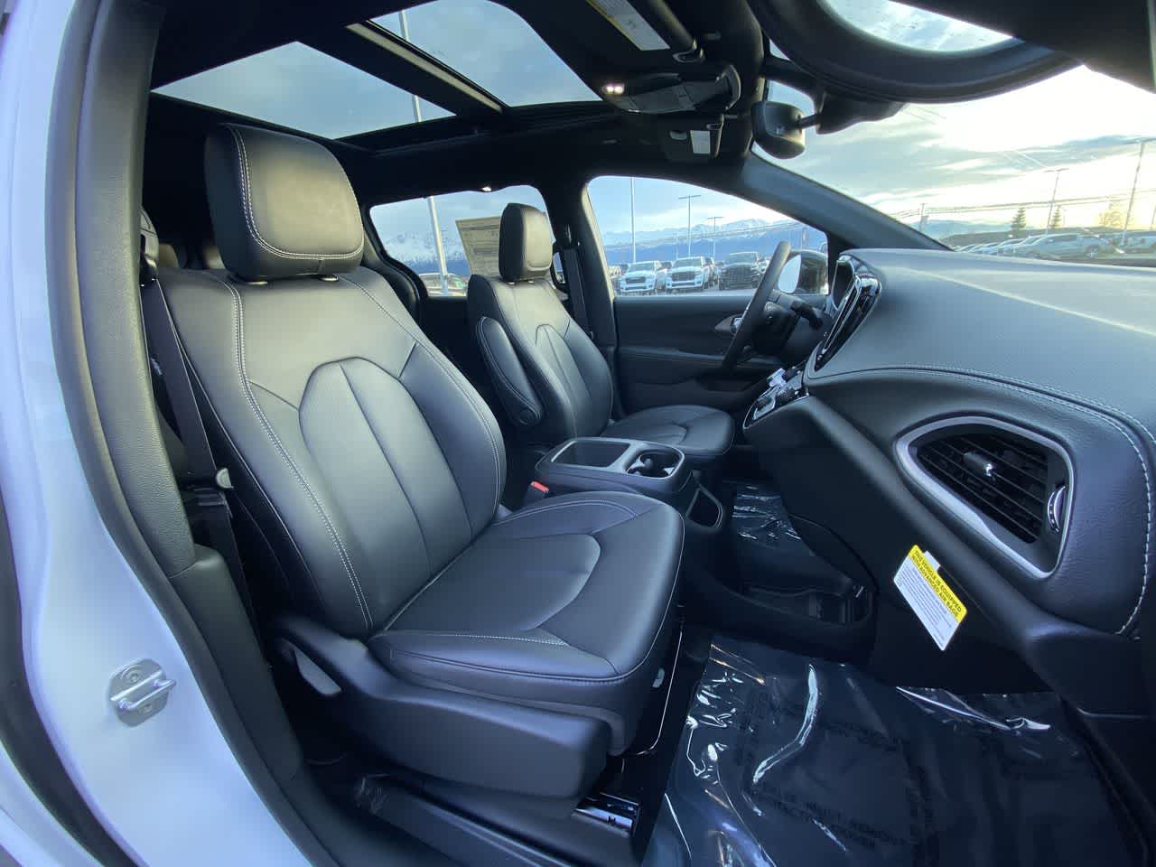 Thumbnail: 2026 Chrysler Pacifica - 27