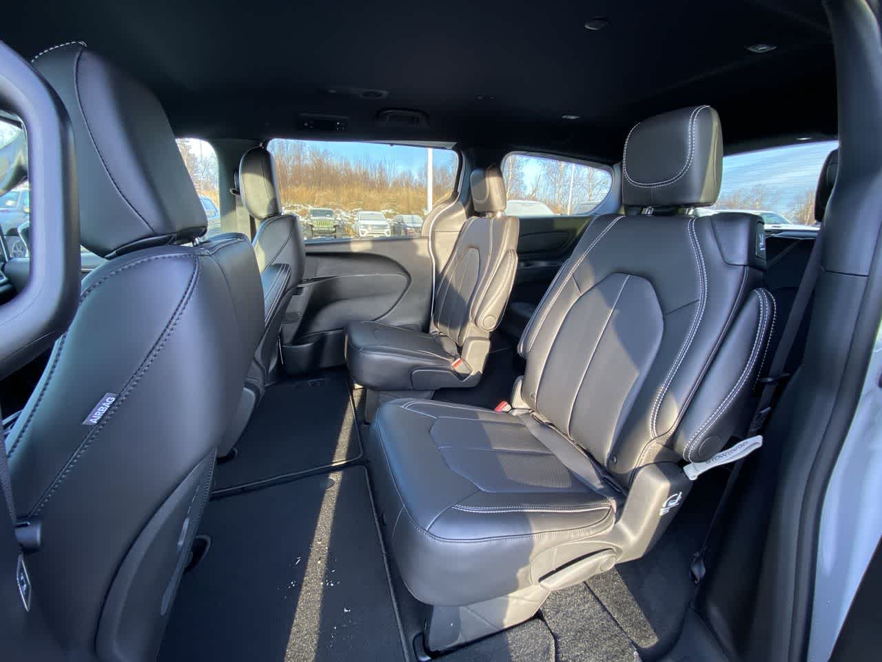 Thumbnail: 2026 Chrysler Pacifica - 23