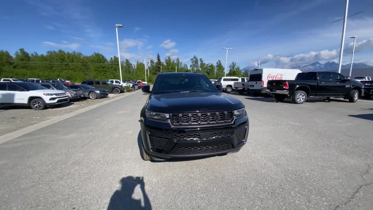 Thumbnail: 2026 Jeep Grand Cherokee - 8
