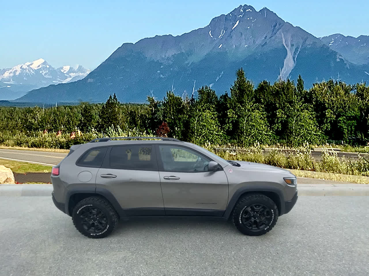 Thumbnail: 2020 Jeep Cherokee - 6