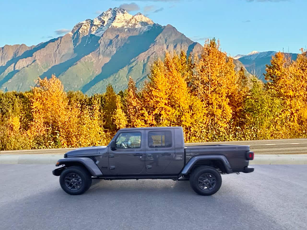 Thumbnail: 2025 Jeep Gladiator - 2