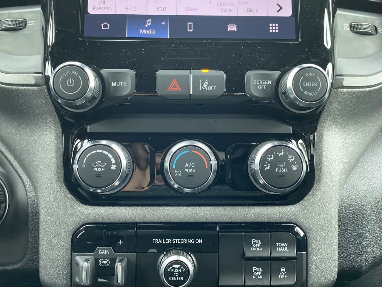Thumbnail: 2025 RAM 1500 - 25