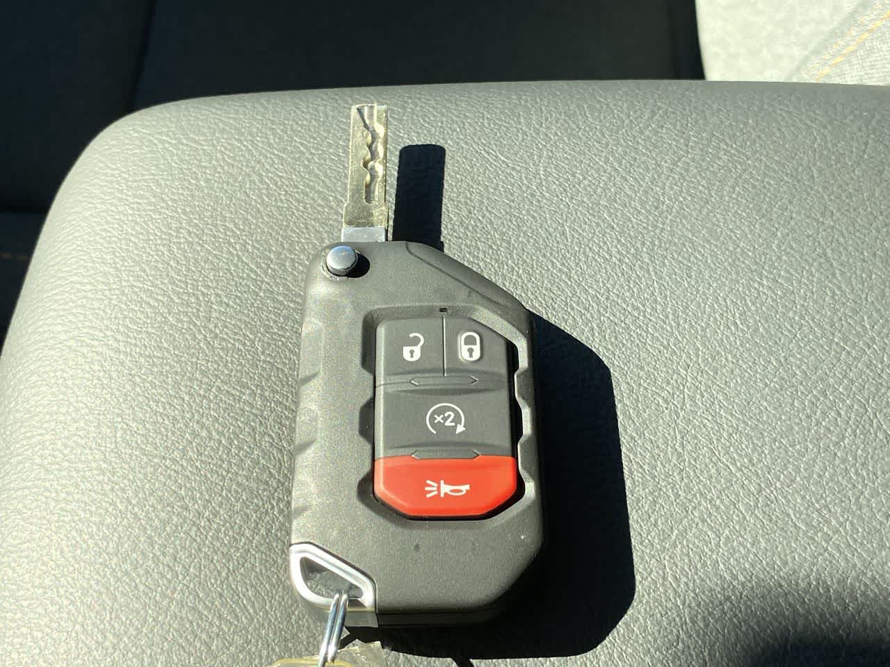 Thumbnail: 2025 Jeep Gladiator - 18