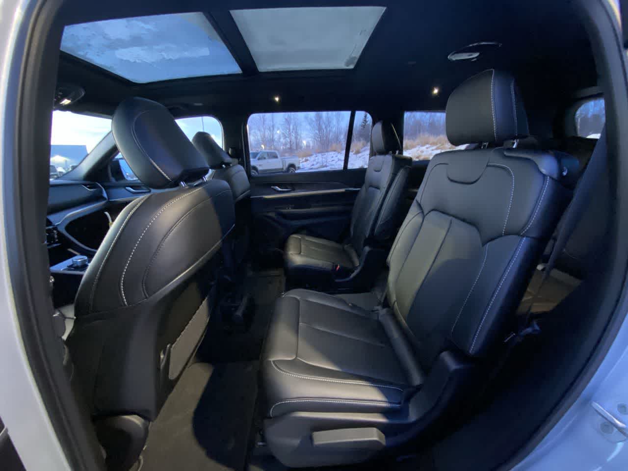 Thumbnail: 2025 Jeep Grand Cherokee - 25