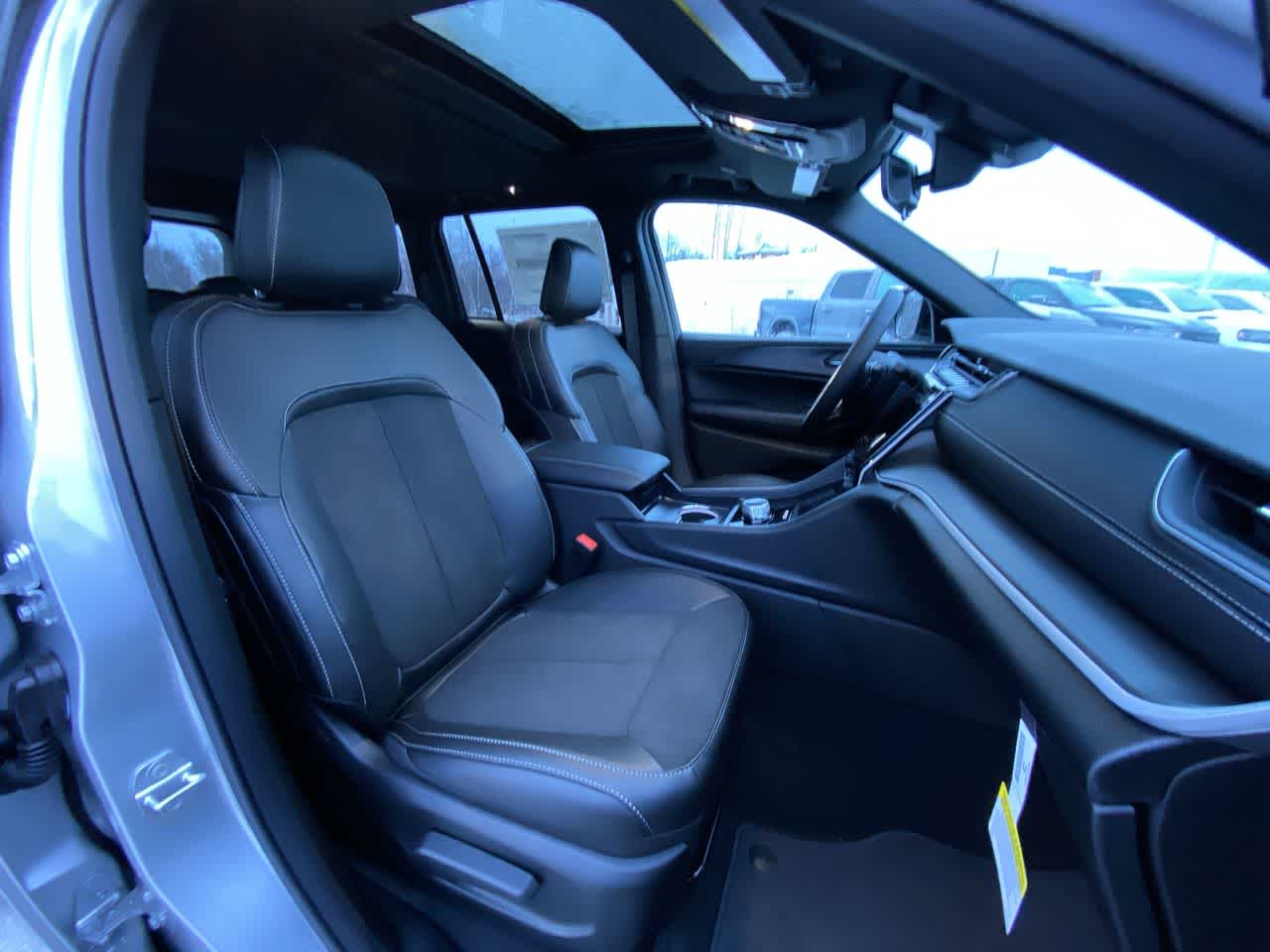 Thumbnail: 2025 Jeep Grand Cherokee - 26