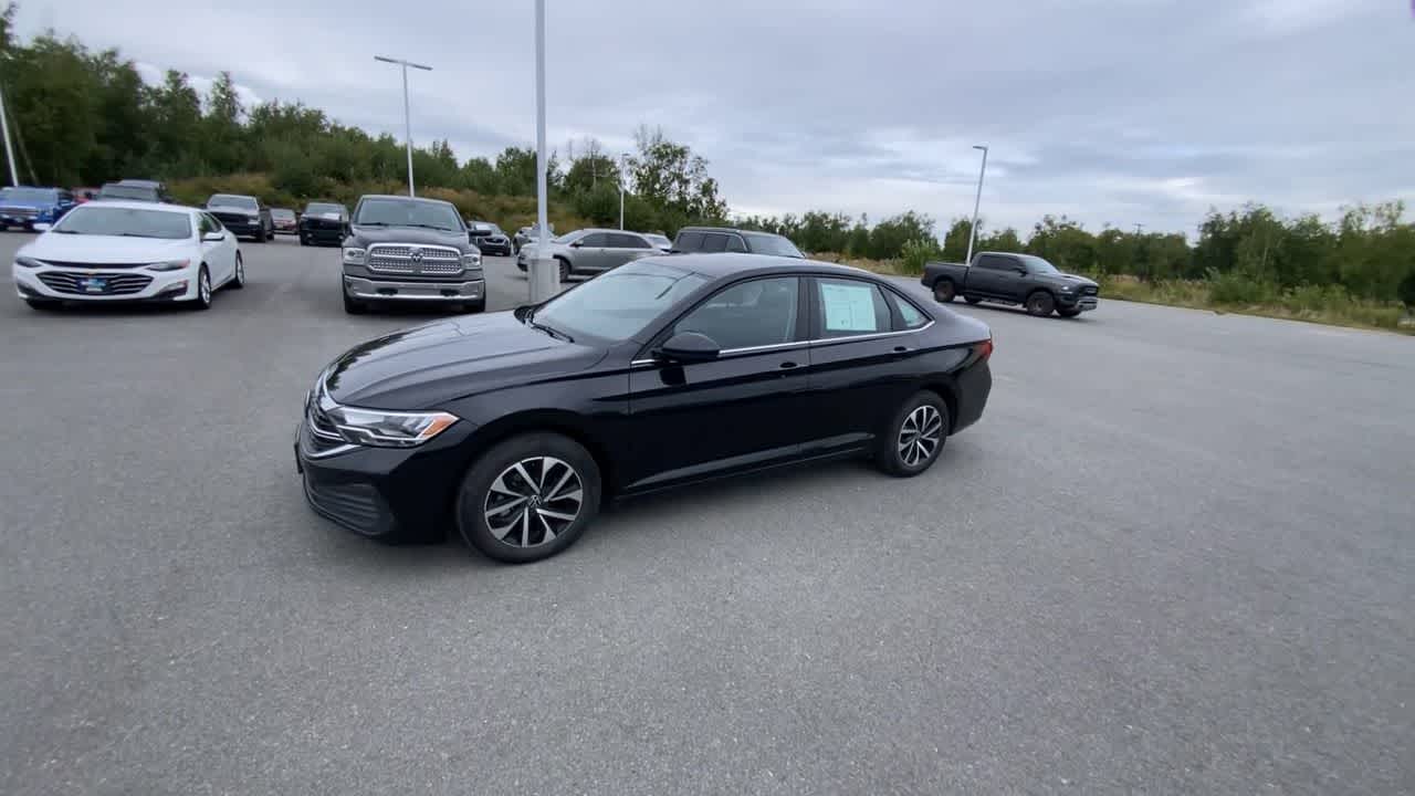 Thumbnail: 2024 Volkswagen Jetta - 9