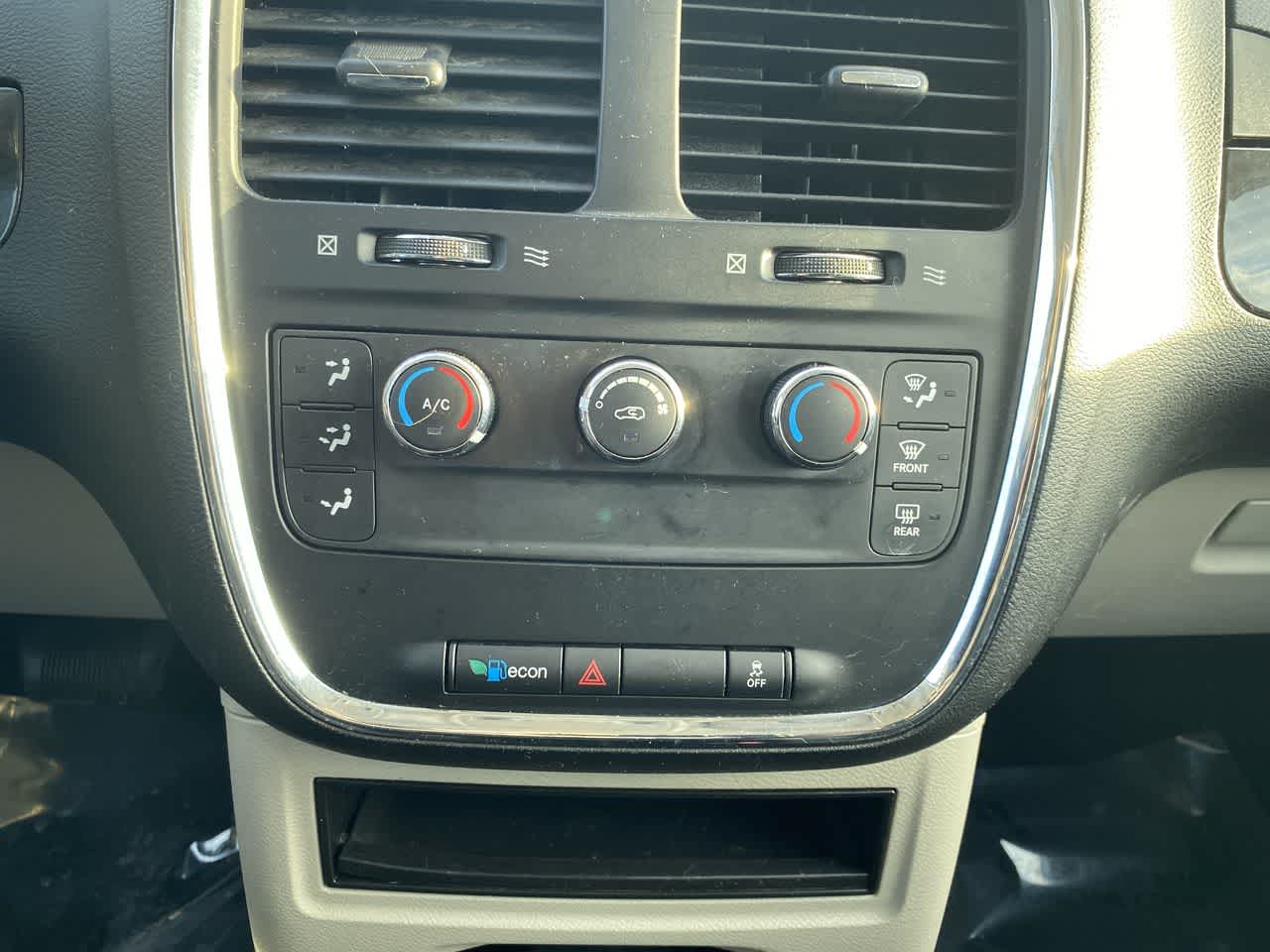 Thumbnail: 2015 Dodge Grand Caravan - 18