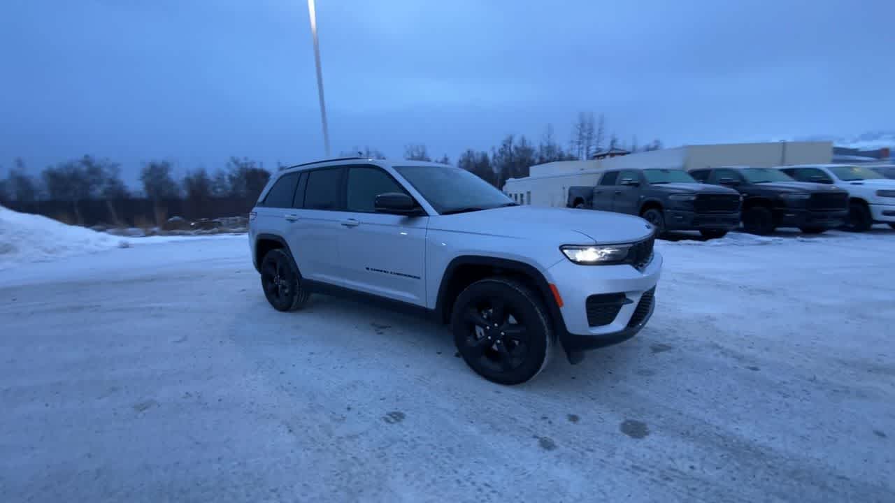 Thumbnail: 2025 Jeep Grand Cherokee - 7