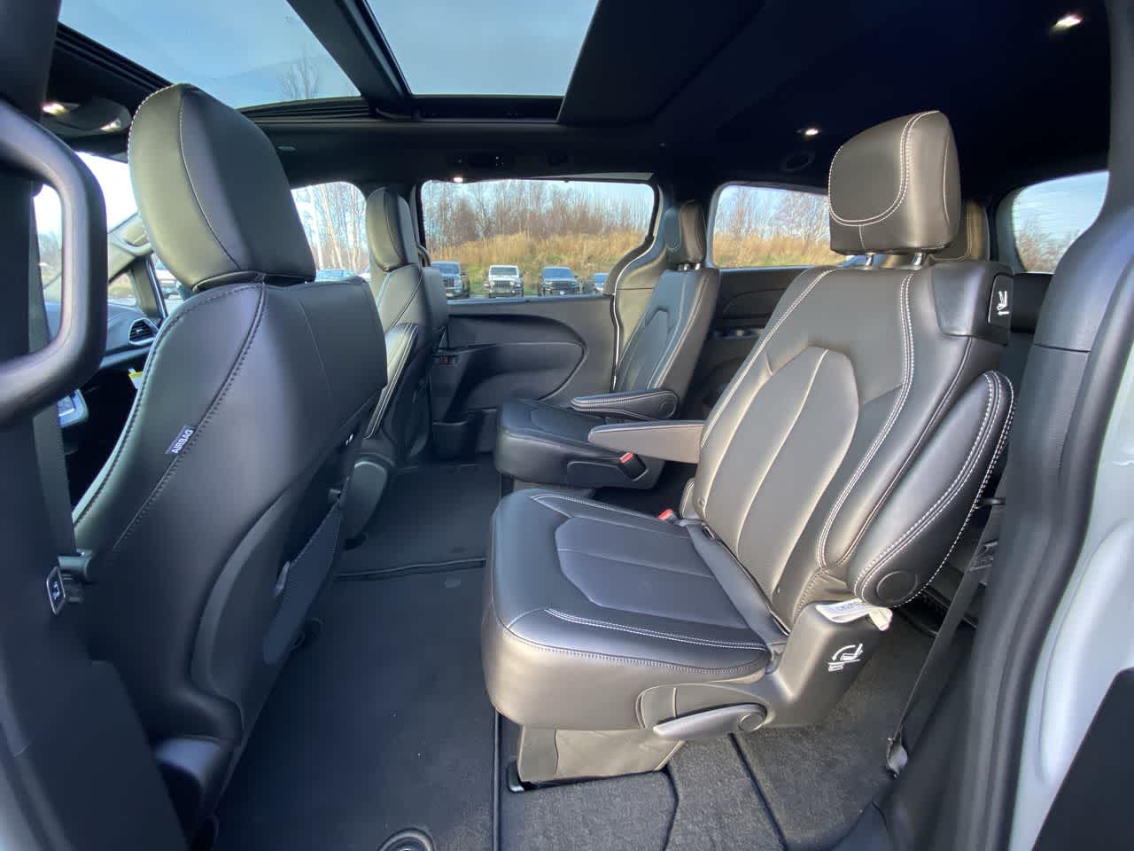 Thumbnail: 2026 Chrysler Pacifica - 24