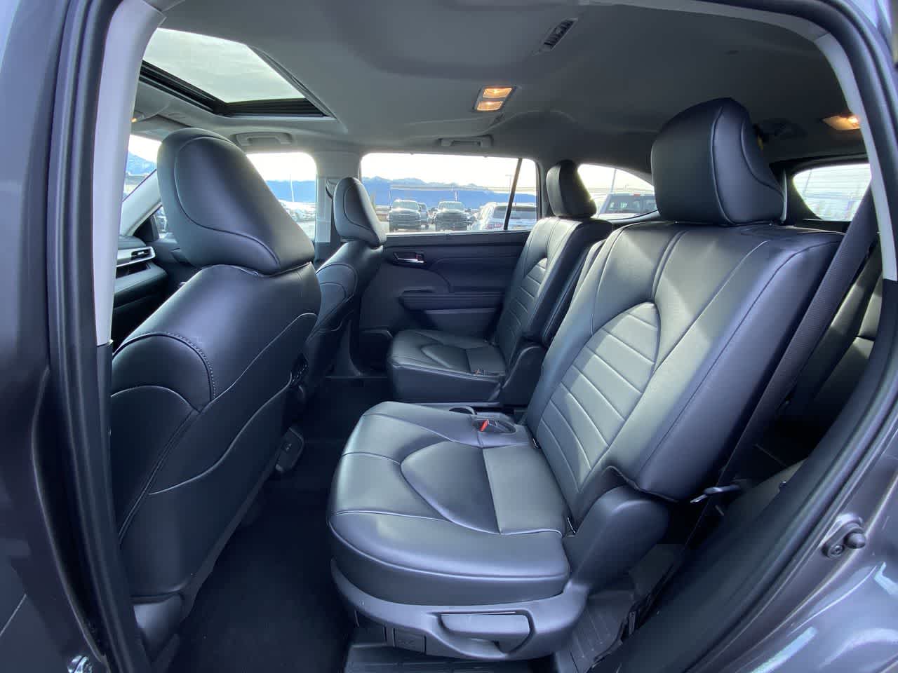 Thumbnail: 2024 Toyota Highlander - 30