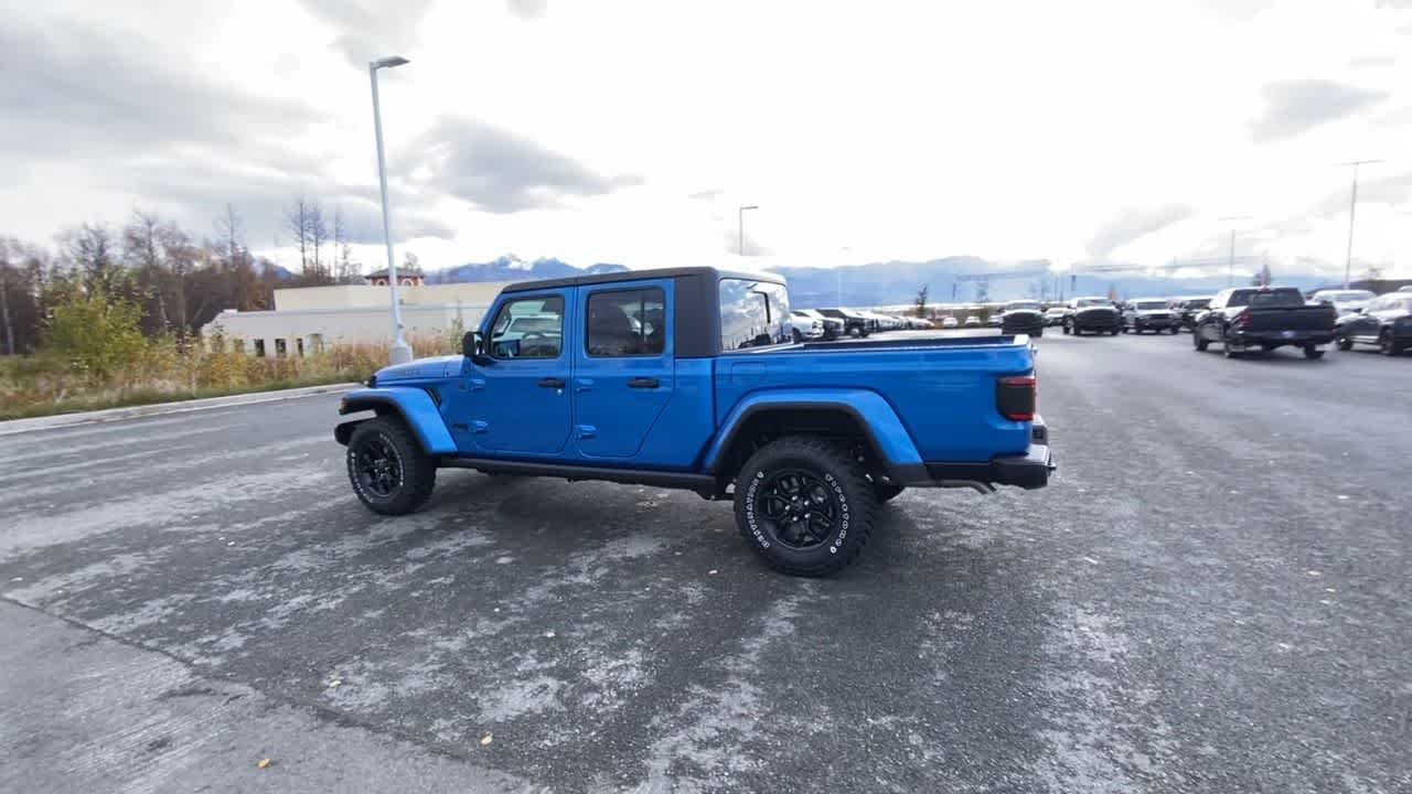 Thumbnail: 2025 Jeep Gladiator - 9