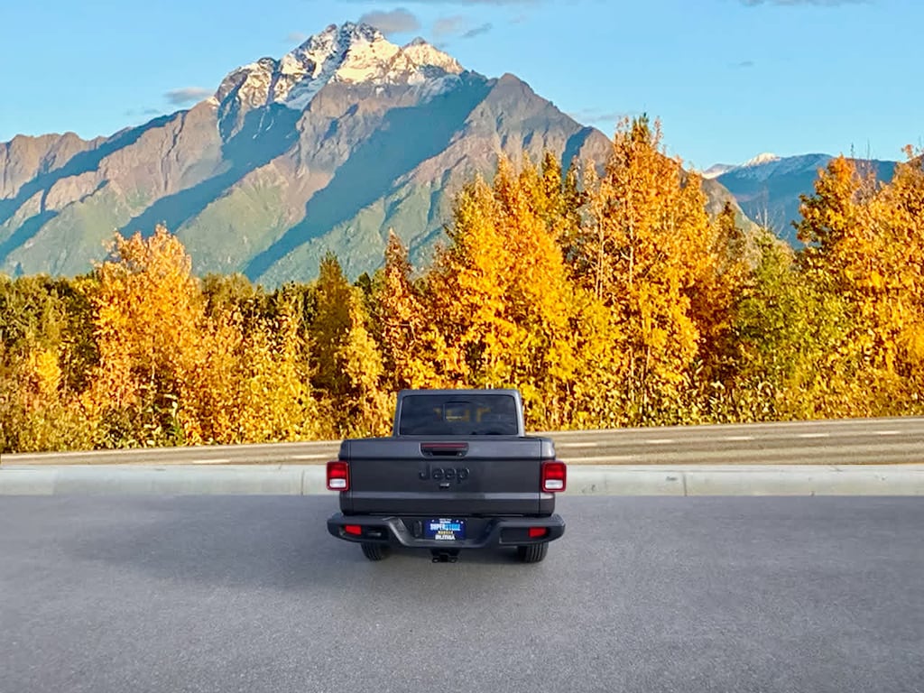 New 2025 Jeep Gladiator SPORT S 4X4 Pickup