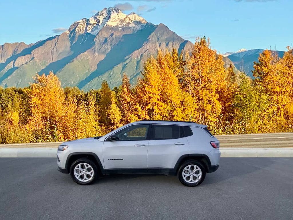 Used 2024 Jeep Compass Latitude SUV