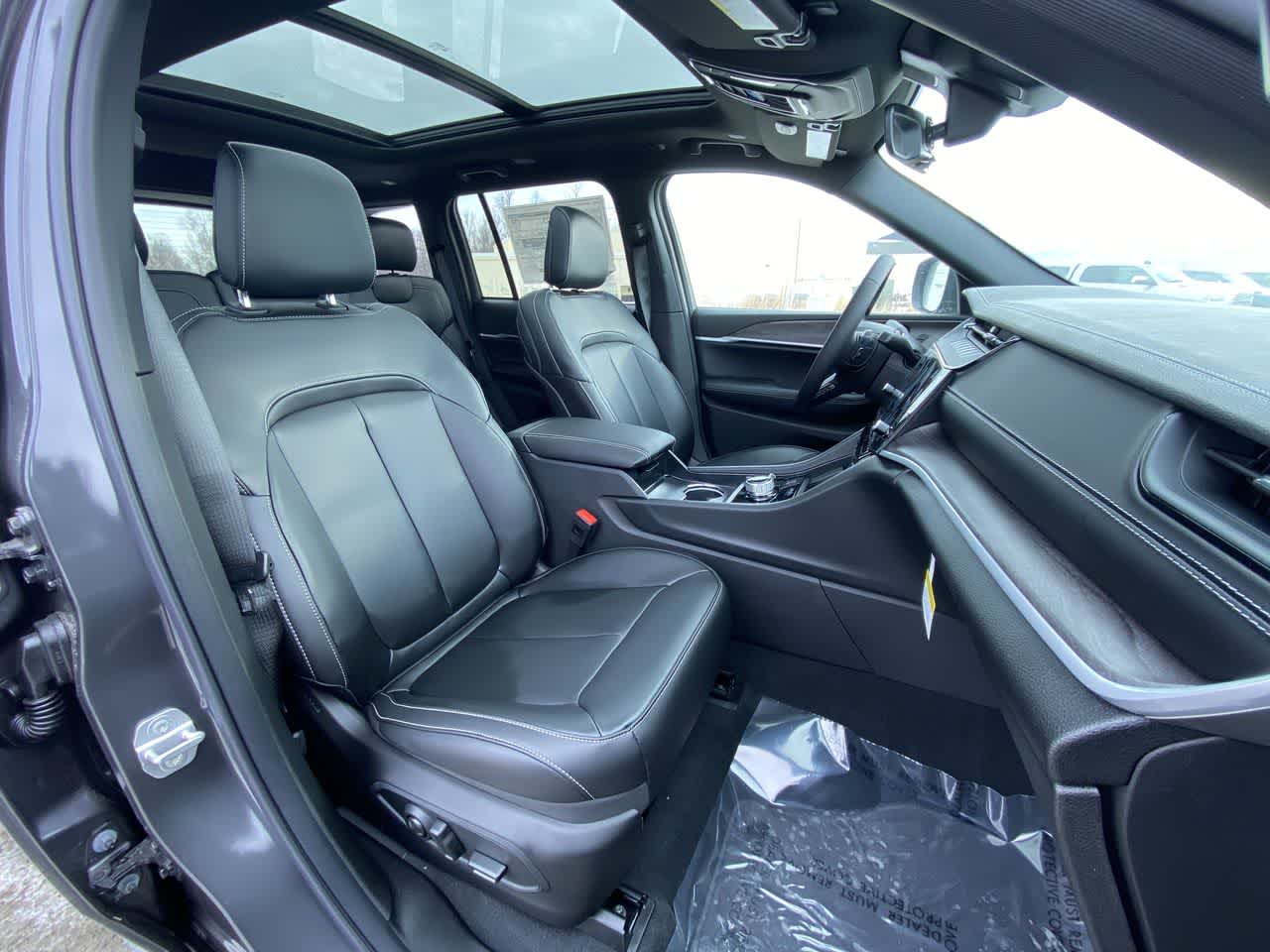 Thumbnail: 2026 Jeep Grand Cherokee - 27