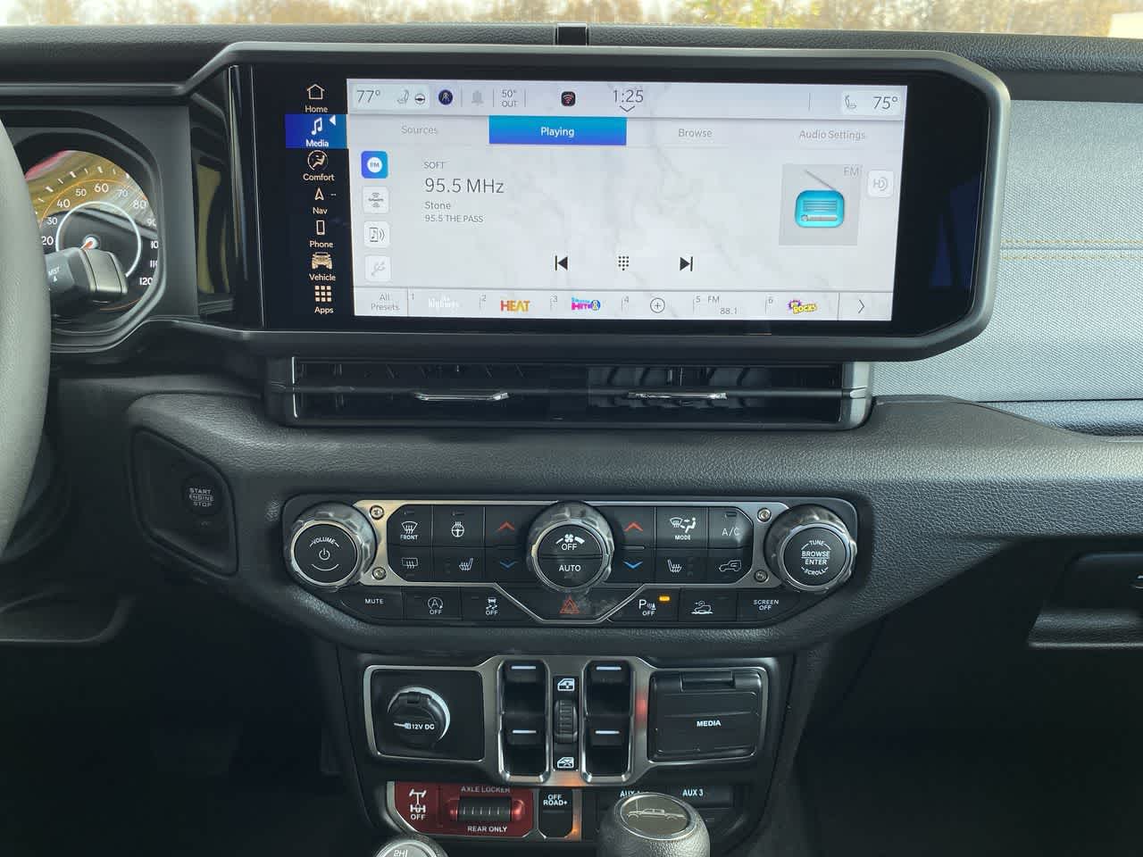 Thumbnail: 2025 Jeep Gladiator - 22