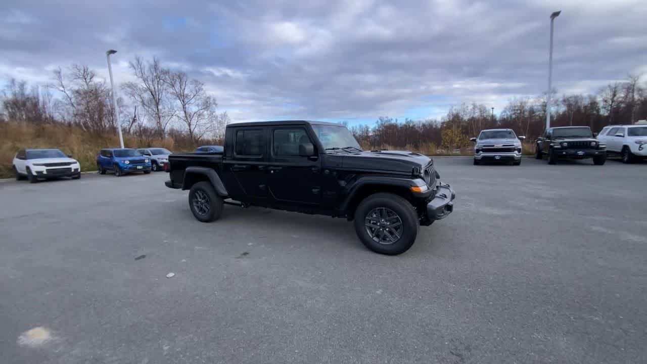 Thumbnail: 2025 Jeep Gladiator - 7