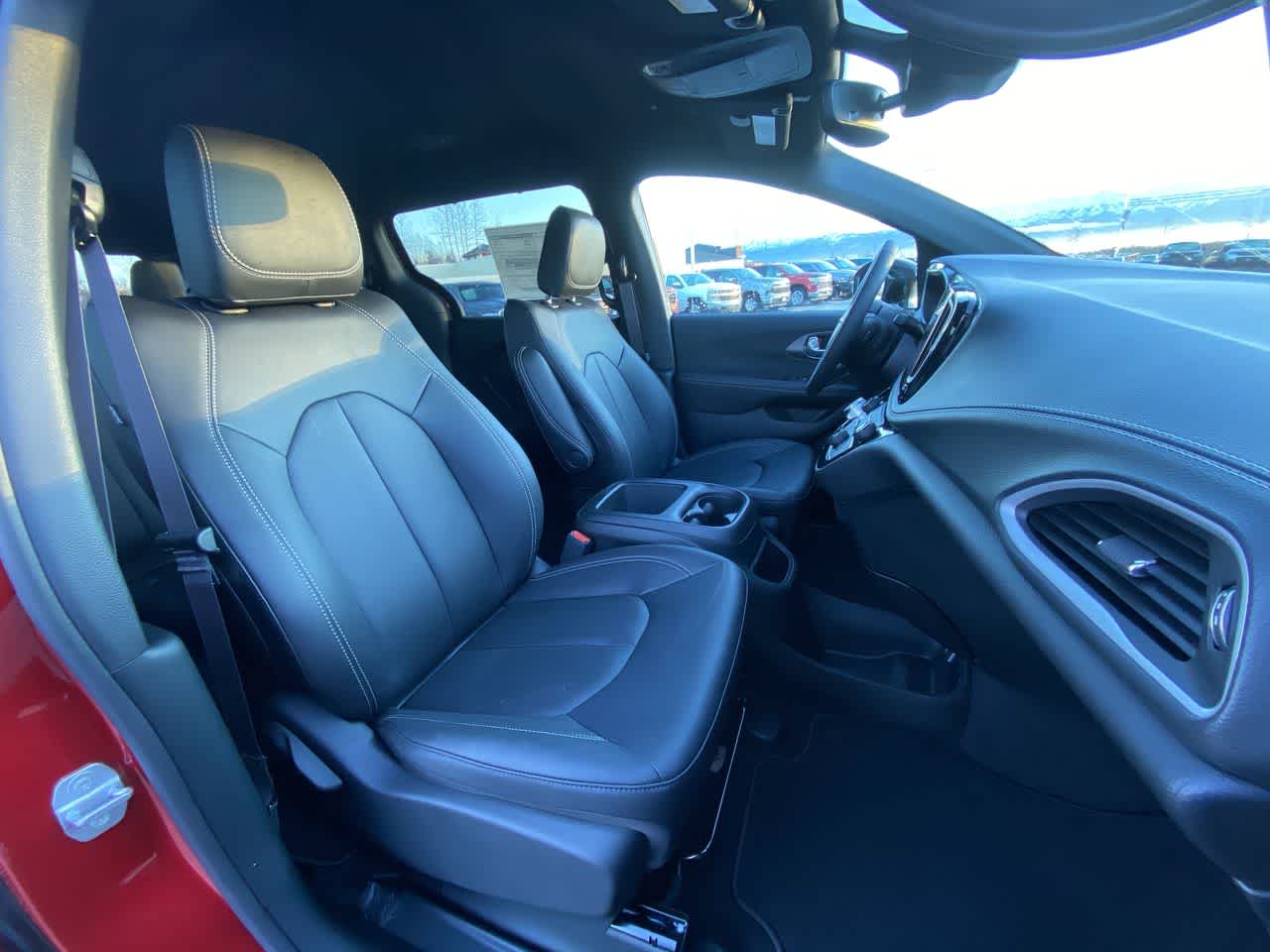 Thumbnail: 2026 Chrysler Pacifica - 32