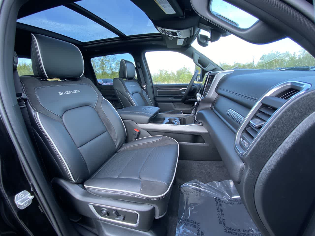 Thumbnail: 2025 RAM 1500 - 33