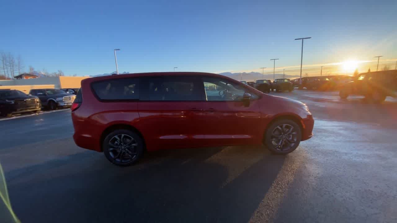 Thumbnail: 2026 Chrysler Pacifica - 15